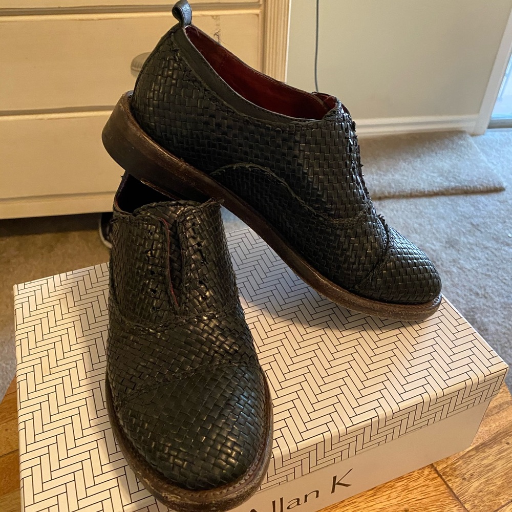 Allan K black woven oxfords